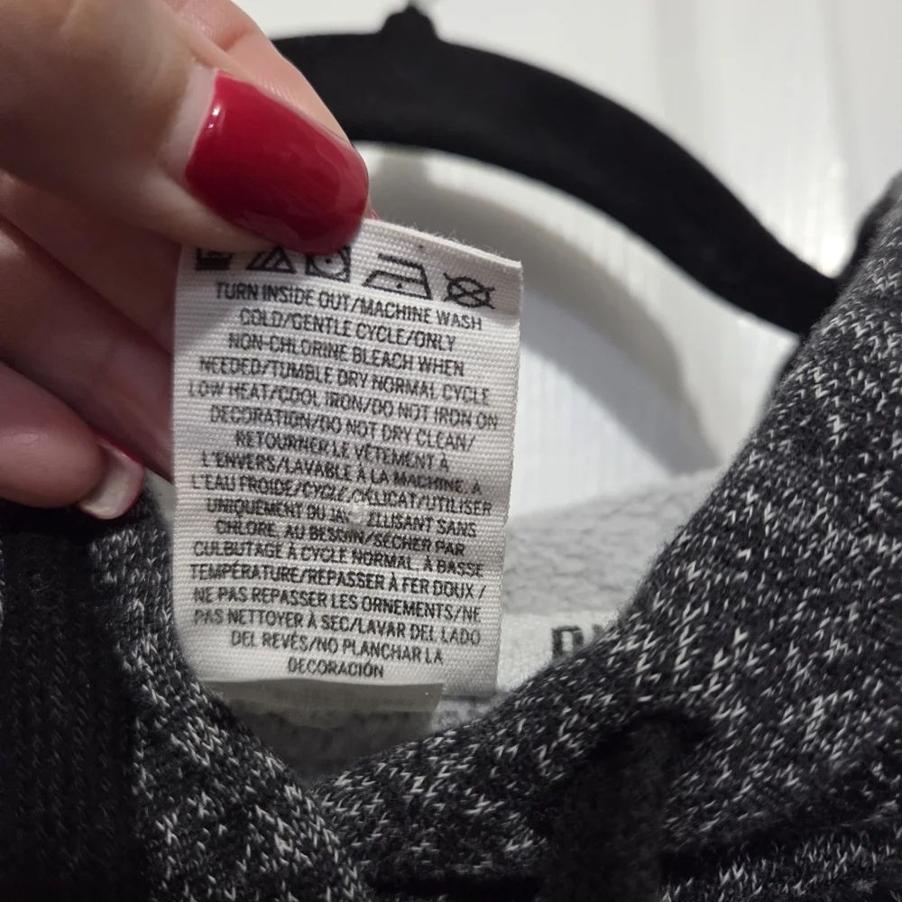 PINK Victoria's Secret Charcoal Hoodie with Heart Logo Size XSmall - Picture 7 of 8